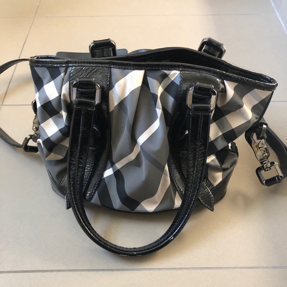 Burberry Handbags - Black/ Grey Check Authentic Burberry Tote Hand Bag